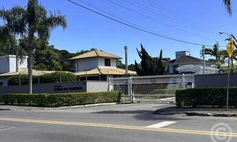 Imagem 2: Casa espaçosa e segura em Florianópolis: ideal para sua família!