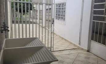 Imagem 6: Casa com 02 dormitórios e quintal amplo