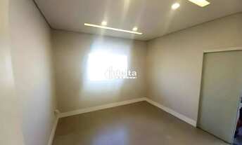 Imagem 3: Casa comercial com 3 salas disponível para locação e venda no bairro Lidice em Uberlândia