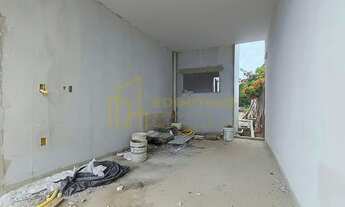 Imagem 2: Seu Novo Lar em Das Laranjeiras: Casa com Quintal e 3 Quartos