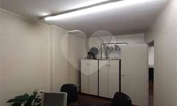 Imagem 7: Prédio de renome no centro histórico de São Paulo com localização estratégica e amplo espa