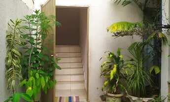 Imagem: Aluga-se Kitnet para mulher na Fama(rua