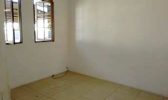 Imagem 4: Alugo casa 2 quartos com garagem Av principal na entrada de jardim tropical