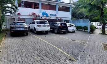 Imagem 2: Casa para aluguel possui 604 metros quadrados com 12 quartos em Casa Forte - Recife - PE