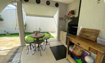 Imagem 6: Casa de condomínio para aluguel tem 230 metros quadrados com 3 quartos