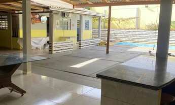 Imagem: Casa à Venda com Piscina e Terreno Amplo