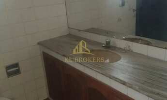 Imagem 7: Casa na Sessenta, com 7 quartos, sendo 2 suítes, 3 banheiros, sala, cozinha, 3 vagas garag