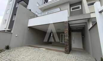 Imagem: CASA NO FLORESTA COMPLETA DE ARMÁRIOS