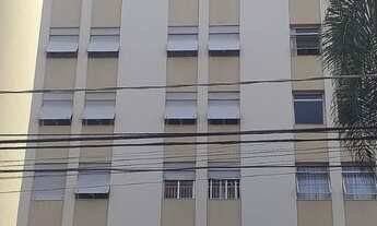 Imagem: More em um apartamento com 144 m² ao lado