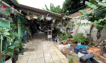 Imagem 2: Vendo lote de esquina com barraco de 1 Quarto com suite..