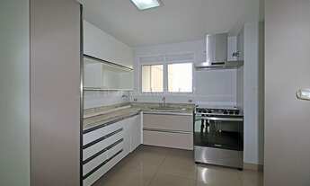 Imagem 5: Apartamento com acabamento nobre, repleto de armários em andar alto