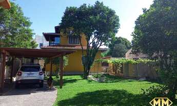 Imagem: Casa com 03 dormitórios com amplo terreno