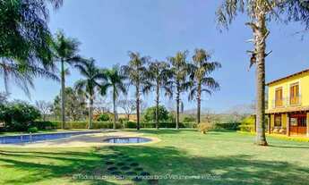 Imagem 2: Casa de condomínio para aluguel e venda possui 485 metros quadrados com 6 quartos