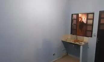 Imagem 7: Casa 2 quartos. Bairro Leblon, sala, cozinha, banheiro e garagem no asfalto