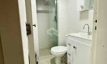 Imagem 3: Apartamento semimobiliado com 1 dormitório, área de serviço, banheiro social e cozinha