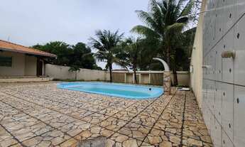 Imagem: Vendo casa com piscina e localização excelente