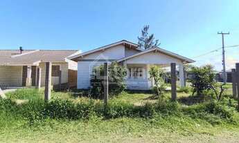 Imagem 4: Residência de esquina localizada em região de moradores em Albatroz