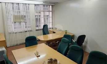 Imagem 3: Prédio de renome no centro histórico de São Paulo com localização estratégica e amplo espa