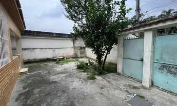 Imagem 2: Amplo Quintal ! Casa com 3 dormitórios