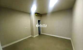 Imagem 5: Casa comercial com 3 salas disponível para locação e venda no bairro Lidice em Uberlândia