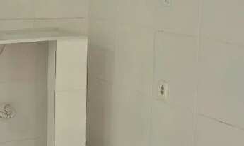 Imagem: Loja beira de rua ao lado de todo comercio