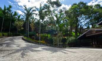 Imagem 5: Casa- Alto Padrão com 5 dormitórios à venda, 485m² por 3.790.000- Condomínio Flamboyant- A