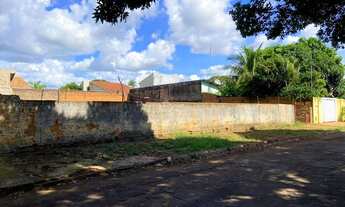 Imagem: Terreno com dois lotes à venda - Próx