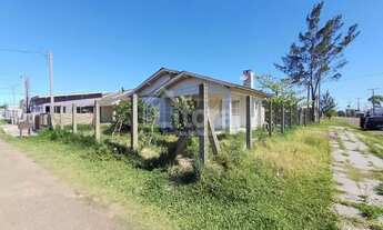 Imagem 6: Residência de esquina localizada em região de moradores em Albatroz