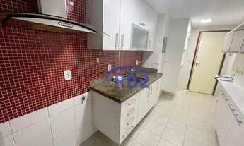 Imagem 5: Apartamento de 2 quartos com armários planejados em prédio com piscina ao lado do MarlyCru