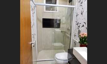 Imagem 7: Casa sobrado com 370m², 3 suítes e amplo espaço de lazer com piscina