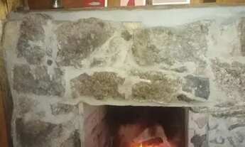 Imagem 3: Cassinha na Floresta do Canto da Lagoa *com trilha pra subir e lareira