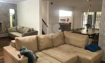 Imagem 2: Sobrado á 700 metros do Metrô