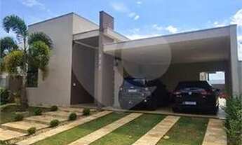 Imagem: Casa térrea no condomínio de alto padrão