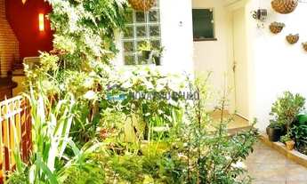 Imagem 5: Sobrado amplo, quintal com churrasqueira, 3 vagas de garagem! Estuda permuta por apartamen