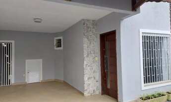 Imagem 2: Casa com 5 quartos e 4 vagas de garagem