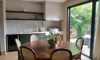 Imagem 2: Casa de condomínio térrea para venda possui 219 metros quadrados com 4 quartos