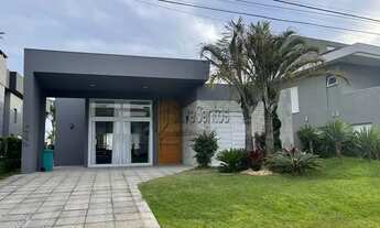 Imagem 2: CASA BEIRA LAGO COM 4 SUÍTES NO CONDOMÍNIO ENSEADA EM XANGRI-LÁ. REF: *89