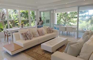 Imagem 6: Casa para venda possui 990 metros quadrados com 7 quartos em Praia Brava - Florianópolis