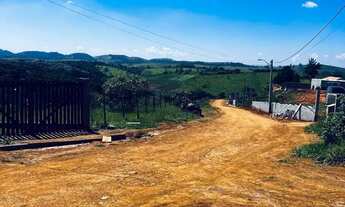 Imagem 3: Terrenos em Santa Isabel, residencial fechado com portão automático, ruas acessíveis, ilum