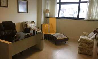 Imagem: Conjunto comercial bem distribuído, com