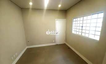 Imagem 7: Casa comercial com 3 salas disponível para locação e venda no bairro Lidice em Uberlândia