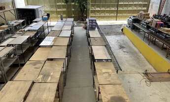 Imagem 3: Imóvel para aluguel e venda possui 1000 metros quadrados com 4 quartos