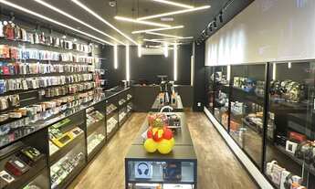 Imagem 2: Loja de eletrônicos acessórios para celular região de Mogi das Cruzes dentro de mercado