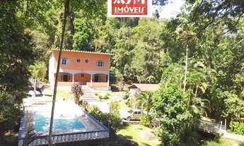 Imagem: Sítio em Guapimirim com cachoeira, com