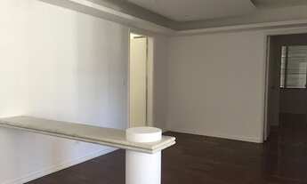 Imagem: Apartamento reformado na rua Bahia com sala
