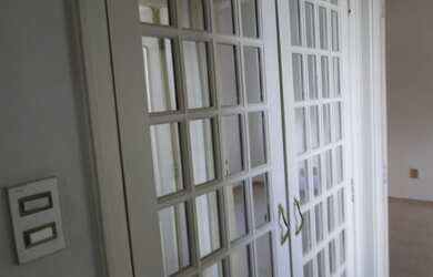 Imagem 2: Apartamento para aluguel e venda possui 100 metros quadrados com 2 quartos