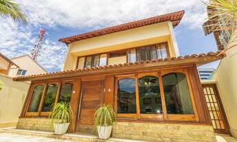 Imagem: Casa tríplex em condomínio na Barra da