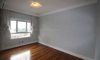 Imagem 9: Apartamento com acabamento nobre, repleto de armários em andar alto