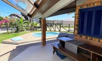 Imagem 2: Elegance Imóveis: Elegante casa térrea com 3 dormitórios, de esquina, poucas quadras do ma