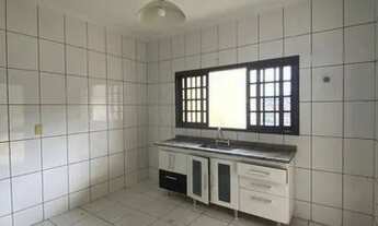 Imagem 6: Sobrado para aluguel possui 300 metros quadrados com 3 quartos